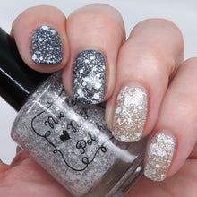 Load image into Gallery viewer, White Hot